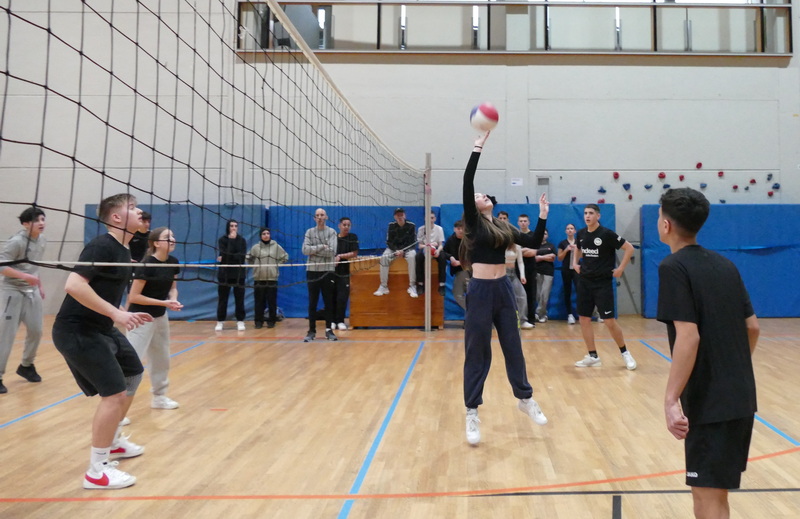 Neuntklässler der Alexander-von-Humboldt-Schule messen sich im Volleyball