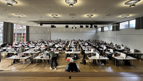 Humboldt-Schüler knobeln beim Känguru-Wettbewerb 