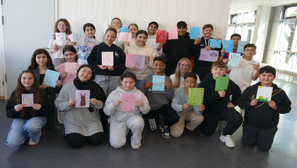 Fünftklässler der Alexander-von-Humboldt-Schule versenden „Post mit Herz“