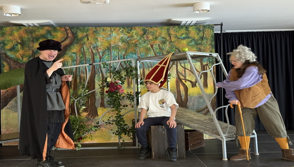 Aufführung des „White Horse Theatre“ begeistert Schüler der Alexander-von-Humboldt-Schule