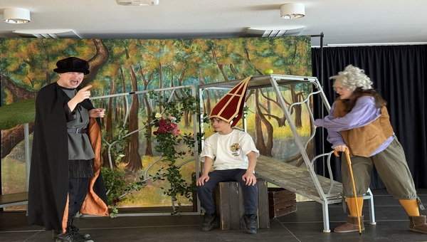 Aufführung des „White Horse Theatre“ begeistert Schüler der Alexander-von-Humboldt-Schule