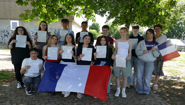 Humboldt-Schülerin Miruna Cercel glänzt bei DELF-Prüfung