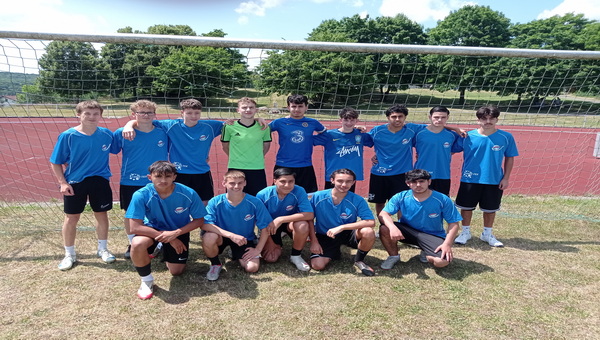 Fußball-Allstar-Spiel - umkämpfte Hitzeschlacht wird erst im Elfmeterschießen entschieden