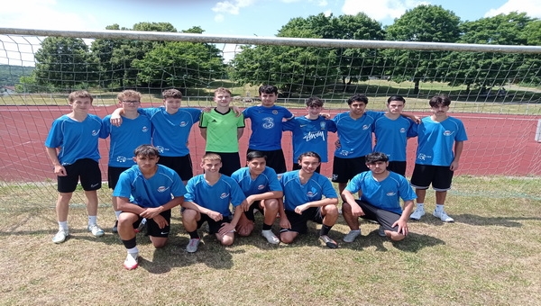 Fußball-Allstar-Spiel - umkämpfte Hitzeschlacht wird erst im Elfmeterschießen entschieden