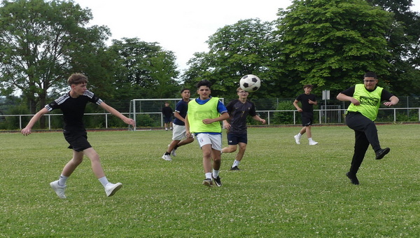 Achtklässler messen sich im Fußball