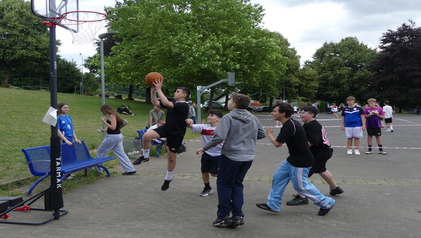 Gute Stimmung und viel Einsatz beim Streetball-Turnier