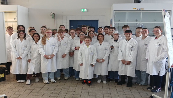 Humboldt-Schüler experimentieren im BASF-Schülerlabor 