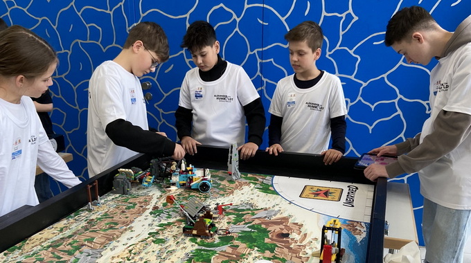Robotikbegeisterte Humboldt-Schüler starten bei „First Lego League“