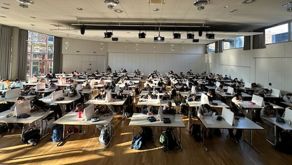 Humboldt-Schüler knobeln beim Känguru-Wettbewerb 